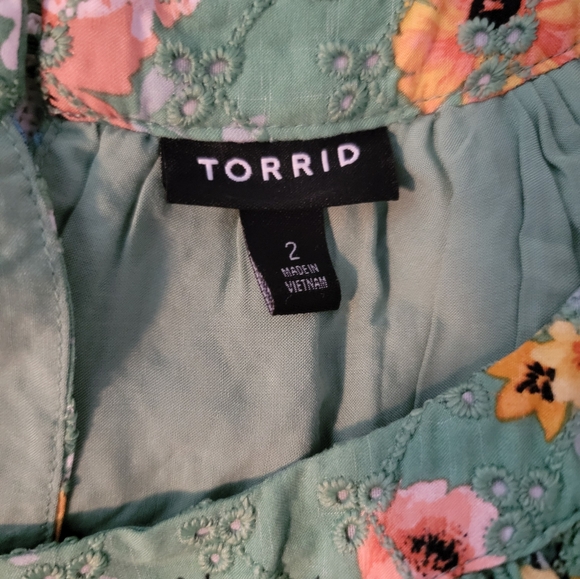 Torrid Green Floral Top size 2 - Picture 2 of 2